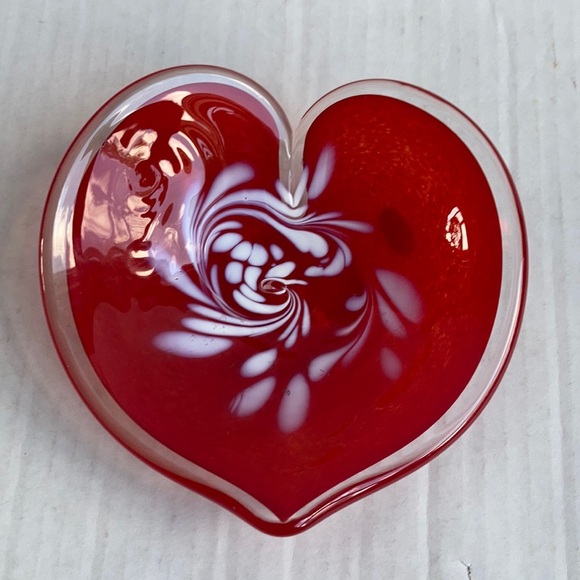 Glass Eye USA red heart shaped art glass candy dish Valentine's Day - Picture 1 of 10